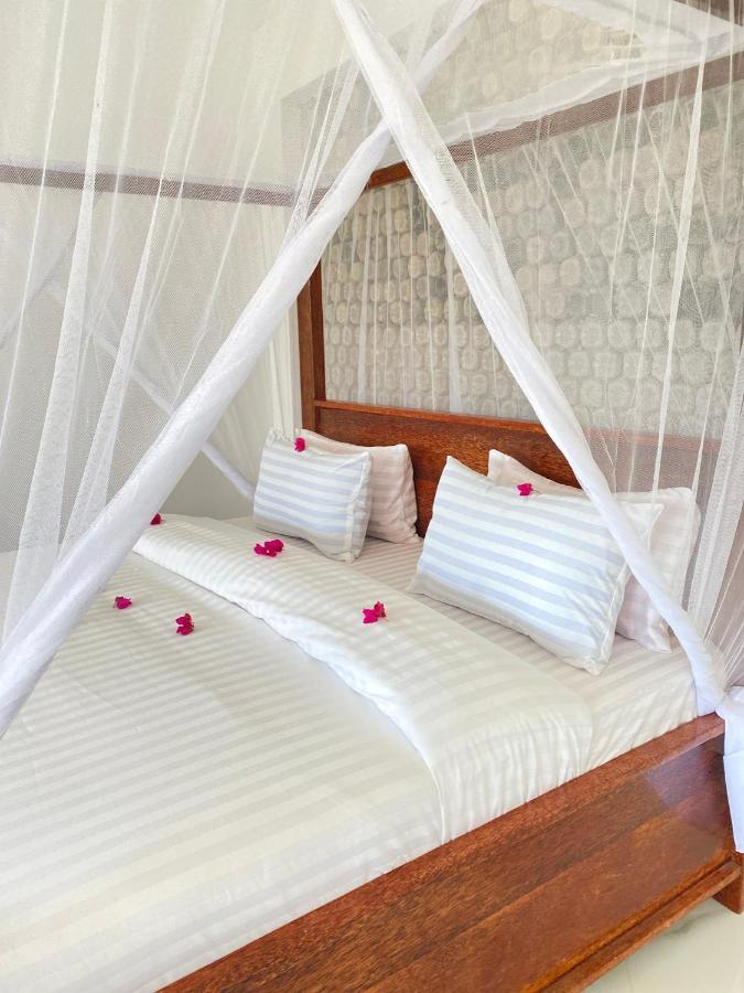 Habibis Bottle House Bed & Breakfast Nungwi Eksteriør bilde