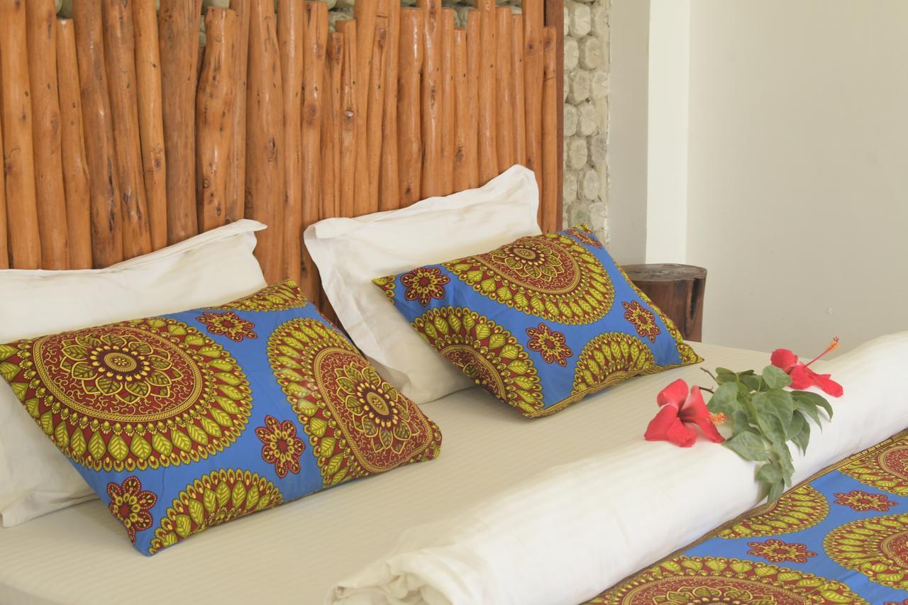 Habibis Bottle House Bed & Breakfast Nungwi Eksteriør bilde